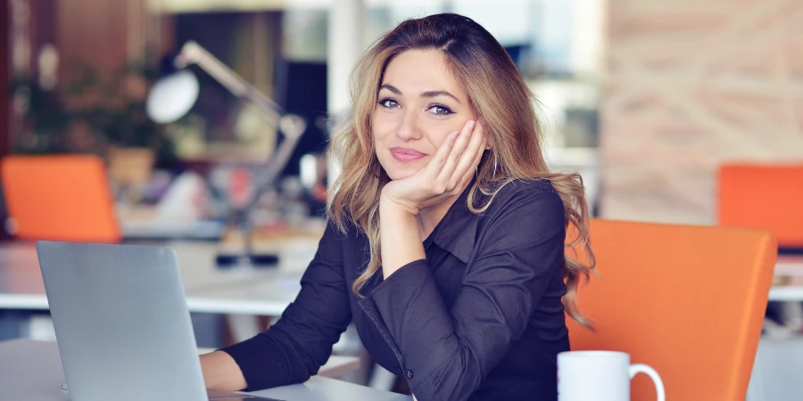 Estrategias para moverte más y tener energía durante el día - AdobeStock