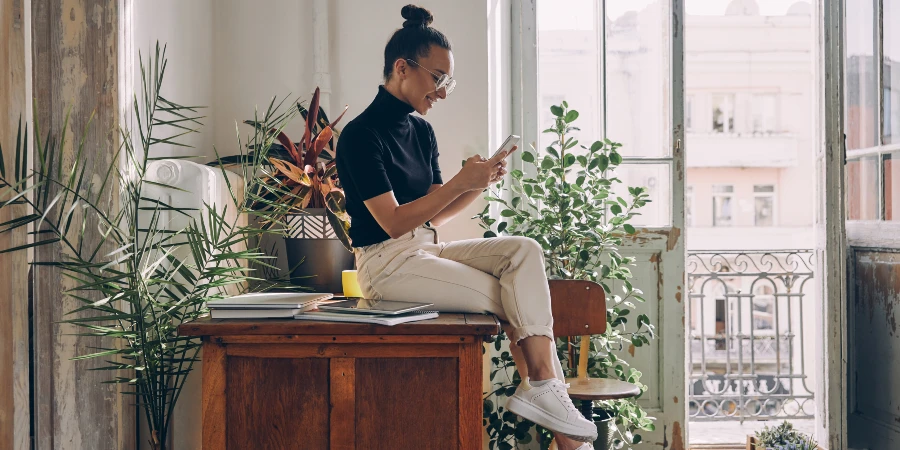 Estrategias para moverte más y tener energía durante el día - AdobeStock
