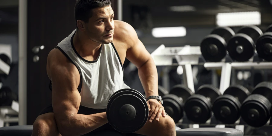 Cómo el entrenamiento de fuerza mejora tu salud a cualquier edad - AdobeStock