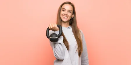 Cómo el entrenamiento de fuerza mejora tu salud a cualquier edad - AdobeStock