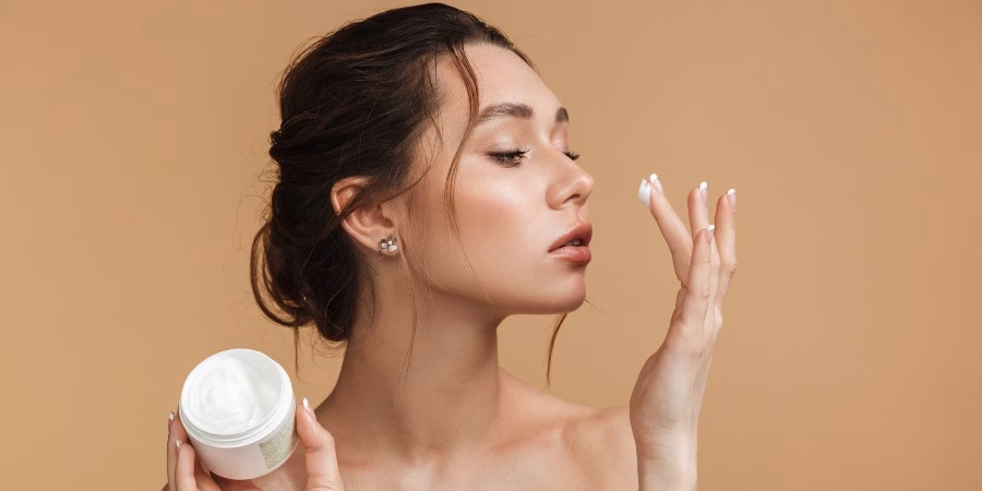 Cómo cuidar la piel del rostro en verano y en invierno - AdobeStock Cómo cuidar la piel del rostro en verano y en invierno - AdobeStock
