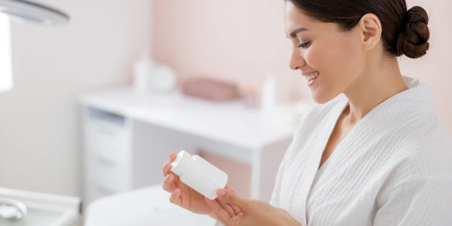 ¿Cuál es el mejor momento para tomar vitaminas y suplementos? - AdobeStock