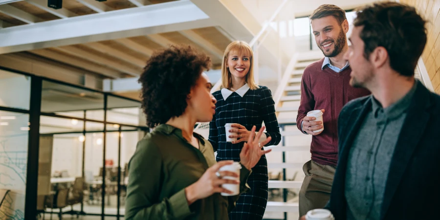 ¿Consejos para prevenir el dolor de espalda en el lugar de trabajo? - AdobeStock ¿Consejos para prevenir el dolor de espalda en el lugar de trabajo? - AdobeStock