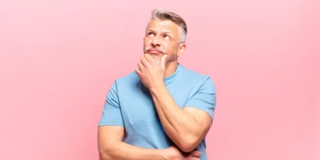 Cómo afecta la edad a los niveles de testosterona en los hombres - AdobeStock