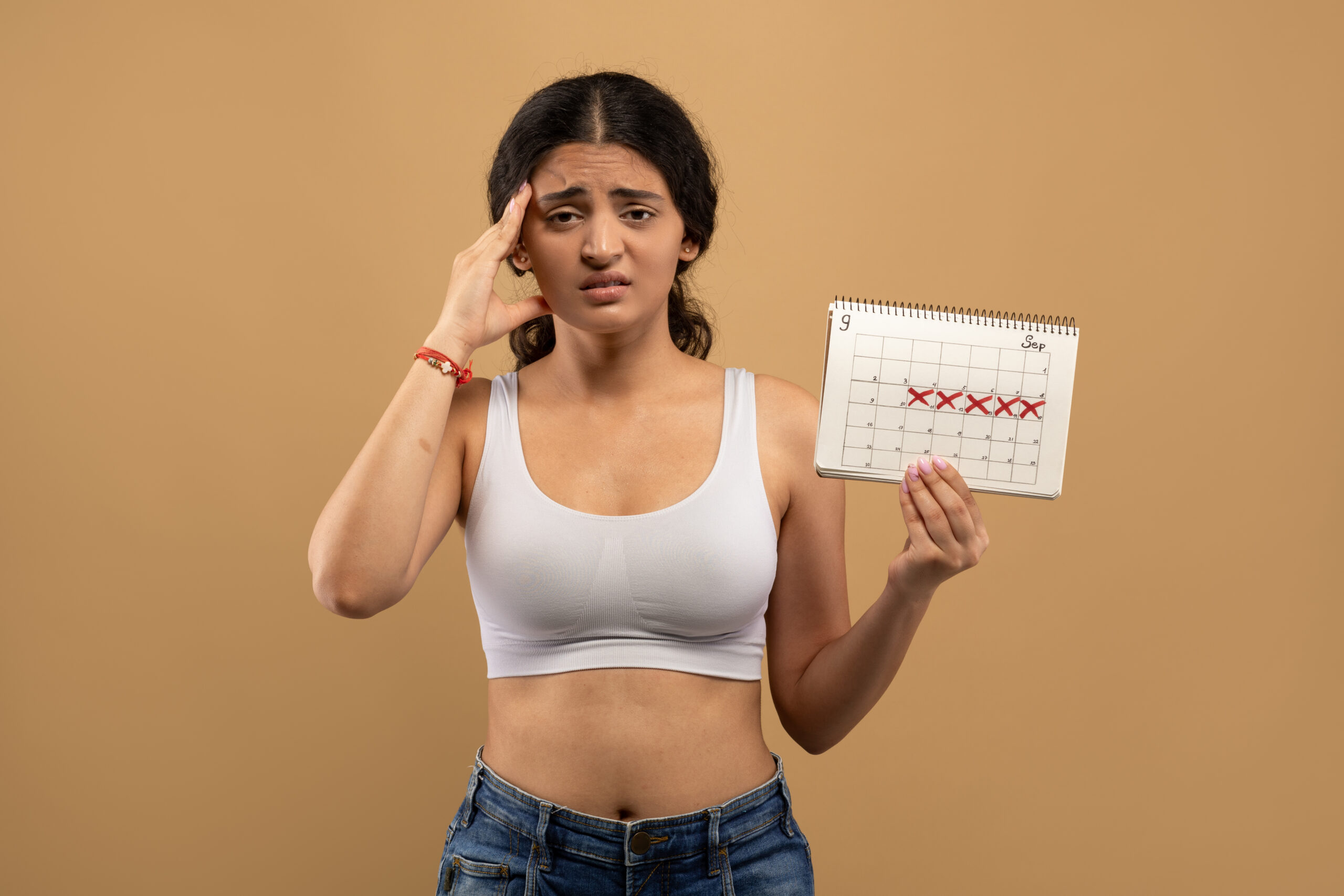 Suplint Inositol - A young Indian woman shows concern while holding a calendar with marked dates