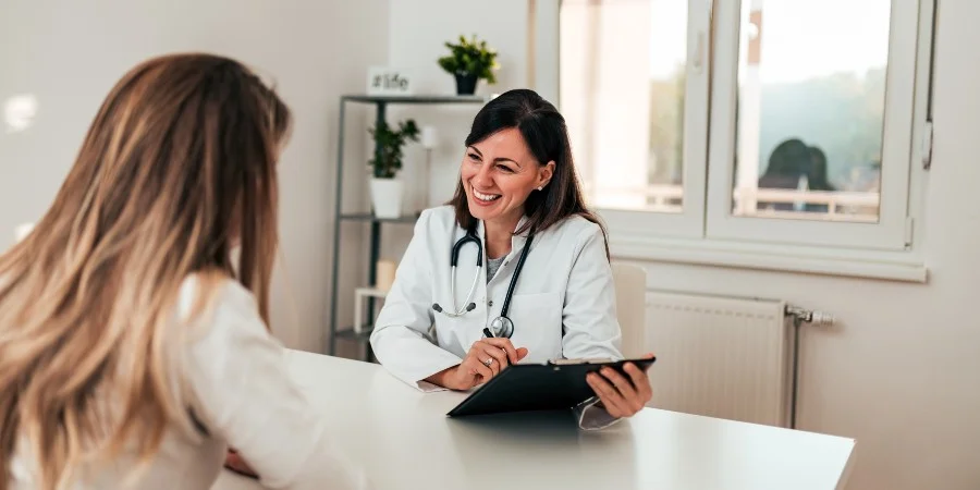 Inositol 40:1 - Para Qué Sirve y Cómo Tomarlo Bien - doctor female patient