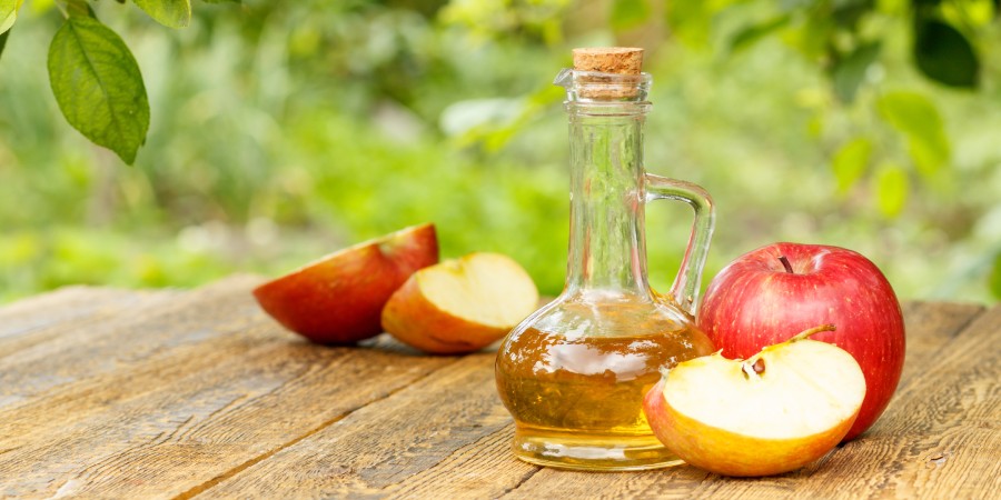 8 Beneficios para la salud del vinagre de manzana avalados por la ciencia - acv table outside