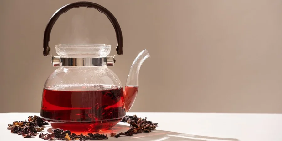 11 Mejores Remedios para las Piernas Hinchadas - swollen feet hibiscus tea